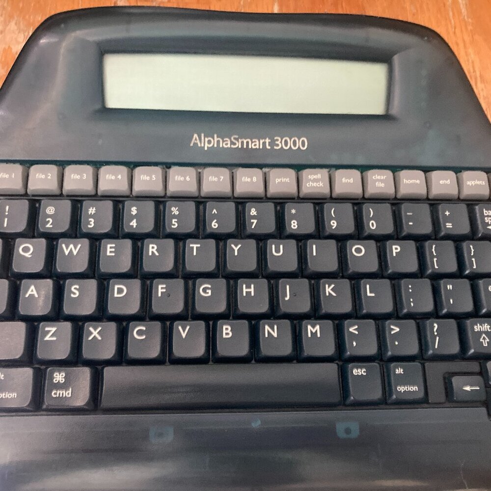 [Working] Alphasmart 3000 with original PC Cable.